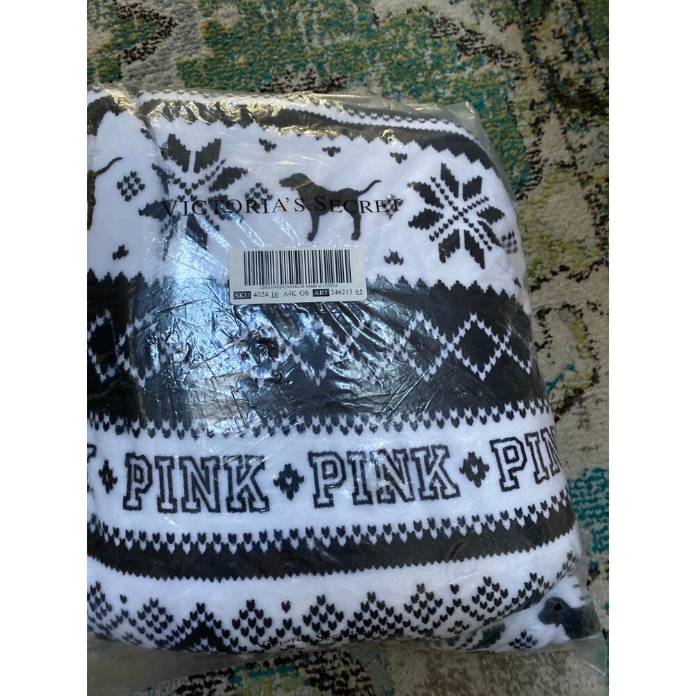 Victoria Secret (Pink )holiday Black and White Dog Sherpa‎ blanket new unopened